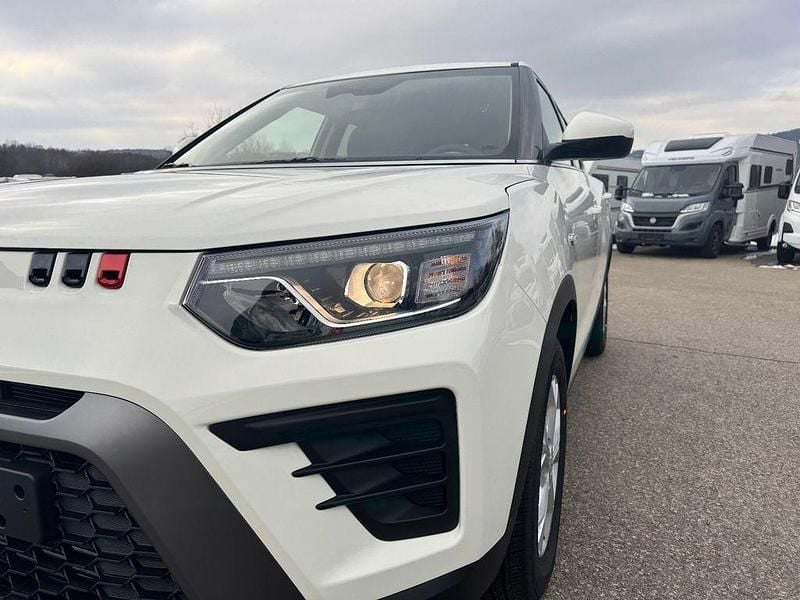 Neu KGM Tivoli 163 PS (119 kW) 2025 Silber SUV