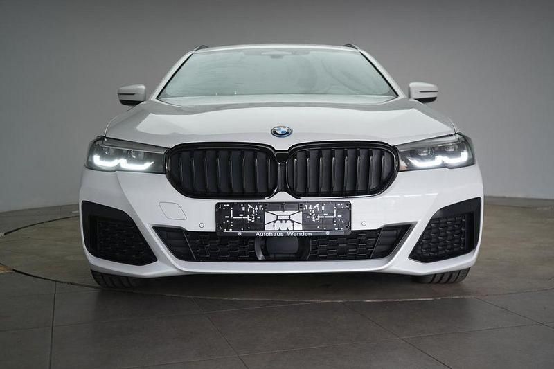 Gebraucht BMW 530e M Sport 184 PS (135 kW) 2022 Alpinweiss 3 Kombi
