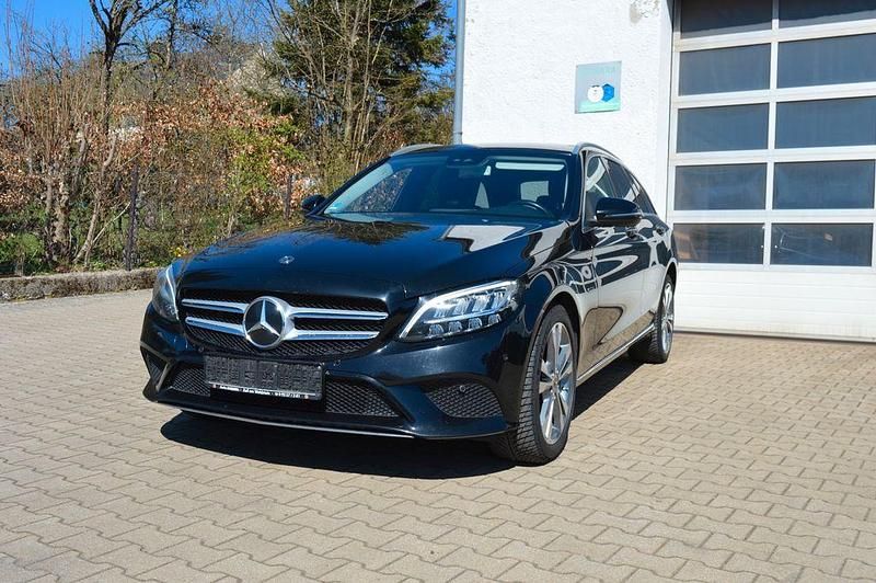 Gebraucht Mercedes C300e 194 PS (142 kW) 2019 Schwarz Limousine
