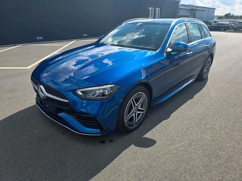 Blau Gebraucht 2024 Mercedes E300 Kombi | 48.900 € - Bild 1/4