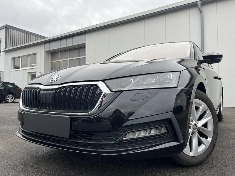 Schwarz schwarzmagic Gebraucht 2020 Skoda Octavia Ambition Kombi | 25.990 € (Fairer Preis) - Bild 1/2