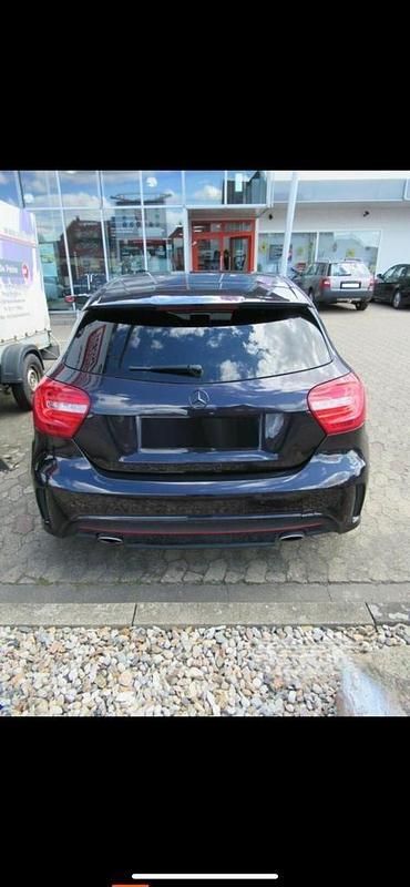 Gebraucht Mercedes A250 211 PS (155 kW) 2014 Violet Limousine