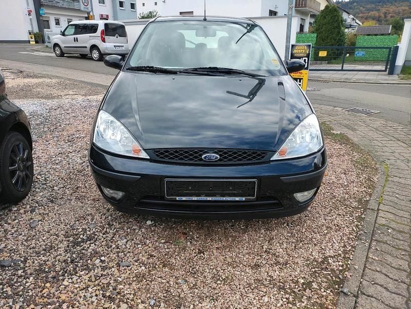 Schwarz Gebraucht 2004 Ford Focus Zetec Kleinwagen | 3.600 € - Bild 1/4