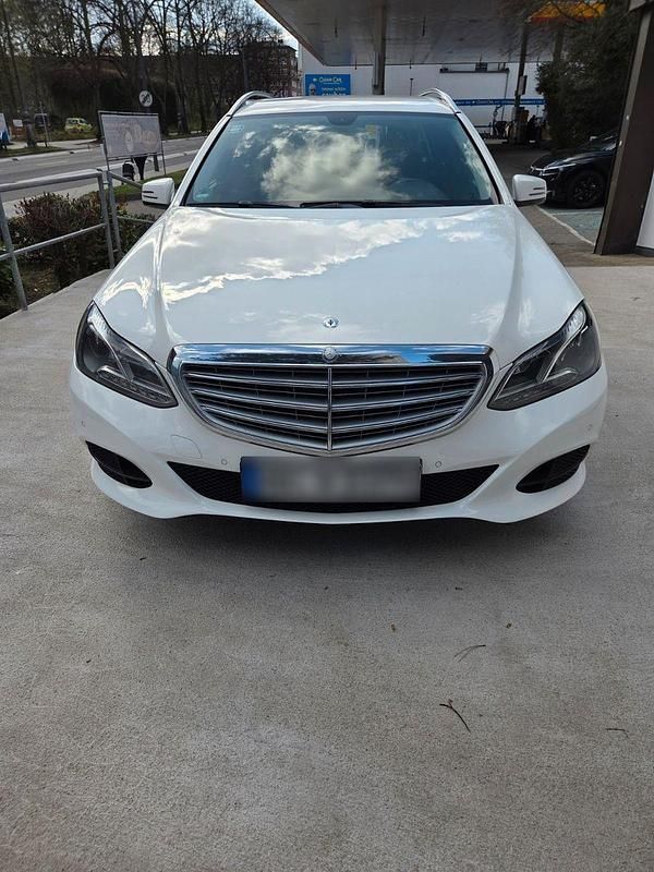 Gebraucht Mercedes E220 Edition 170 PS (125 kW) 2014 Weiß Kombi