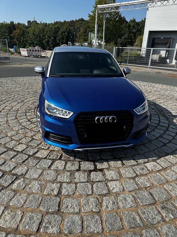 Blau Gebraucht 2018 Audi A1 Sportback Sport Kleinwagen | 15.900 € (Fairer Preis) - Bild 1/4