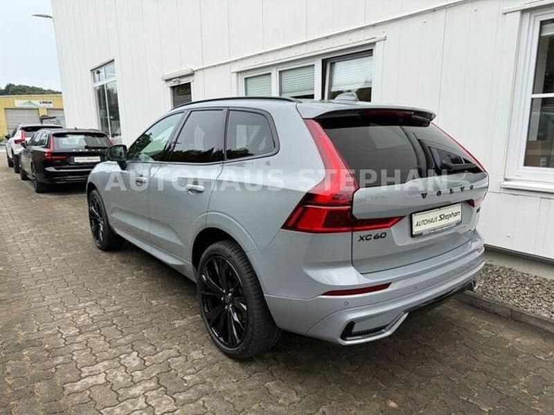 Neu Volvo XC60 Plus 250 PS (183 kW) 2025 Grau SUV