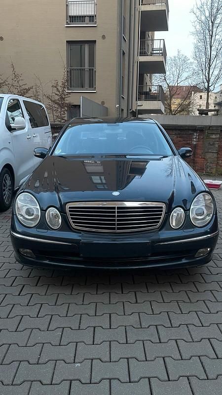 Gebraucht Mercedes E220 Avantgarde 150 PS (110 kW) 2002 Limousine