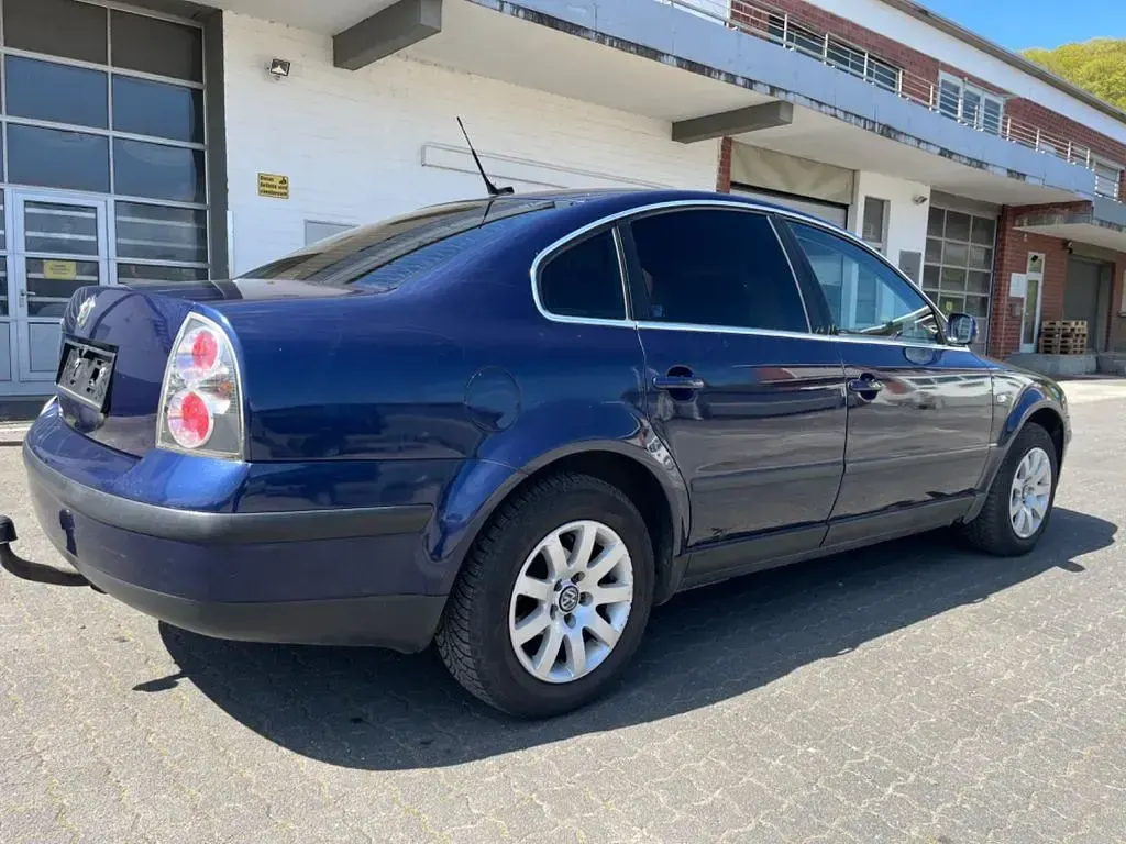 Usata VW Passat 150 CV (110 kW) 2003 Blu Berlina