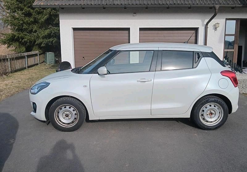 Gebraucht Suzuki Swift 82 PS (60 kW) 2022 Weiß Kleinwagen