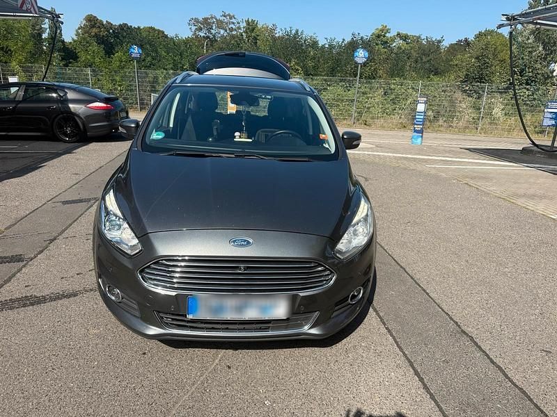 Grau Gebraucht 2017 Ford S-MAX S Van / Kleinbus | 13.250 € (Superpreis) - Bild 1/4