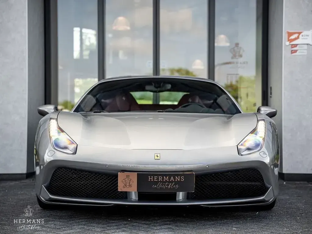 Second-hand Ferrari 488 672 CP (494 kW) 2018 Gri