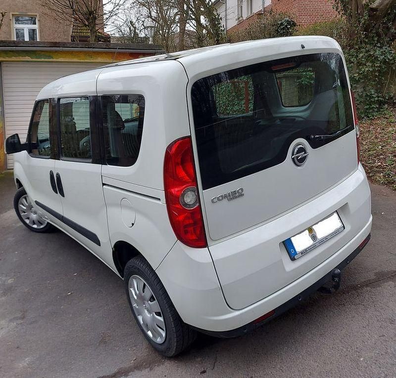 Gebraucht Opel Combo Edition 120 PS (88 kW) 2016 Weiß Van / Kleinbus