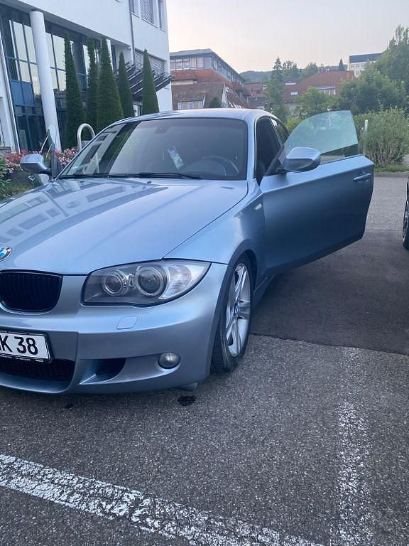 Blau Gebraucht 2010 BMW 118 Sport Line Kleinwagen | 6.400 € (Etwas zu teuer) - Bild 1/4