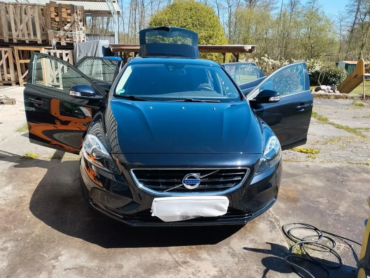Usata Volvo V40 You! 114 CV (83 kW) 2014 Nero Berlina