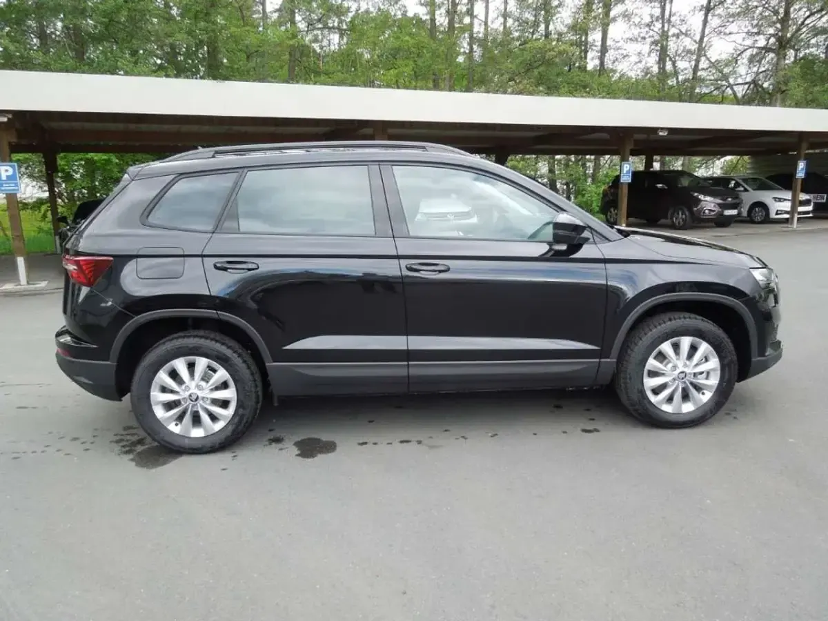 Neu Skoda Karoq Selection 150 PS (110 kW) 2025 Blackmagicperleffekt SUV