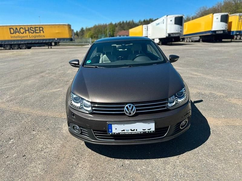 Usata VW Eos 140 CV (102 kW) 2012 Marrone Cabrio