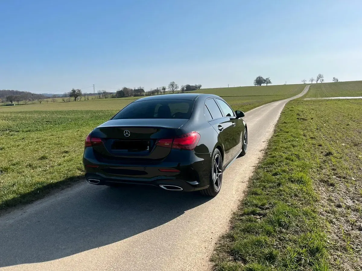 Gebraucht Mercedes A200 AMG line 163 PS (119 kW) 2024 Schwarz Limousine