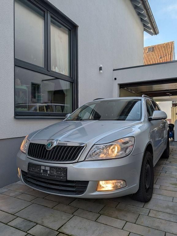 Silber Gebraucht 2012 Skoda Octavia Kombi | 6.300 € (Guter Preis) - Bild 1/4