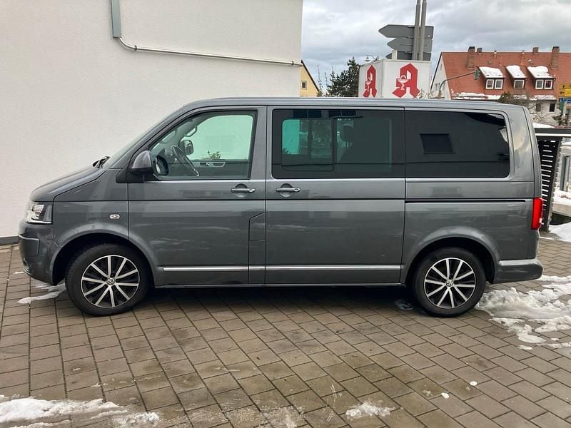 Gebraucht VW Multivan Highline 180 PS (132 kW) 2012 Grau Van