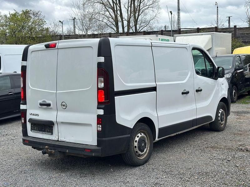 Używany Opel Vivaro 90 KM (66 kW) 2015 Biały Minivan