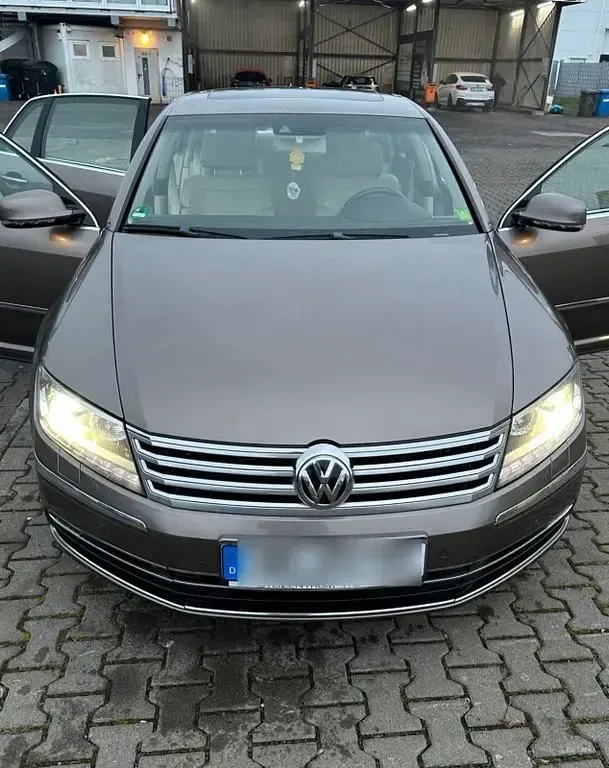 Gebraucht VW Phaeton 245 PS (180 kW) 2015 Beige Limousine