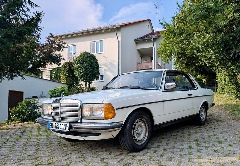Weiß Gebraucht 1984 Mercedes 230 Coupé | 7.750 € - Bild 1/4