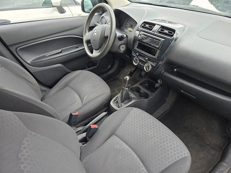 Gebraucht Mitsubishi Space Star Basis 71 PS (52 kW) 2014 Schwarz Van / Kleinbus