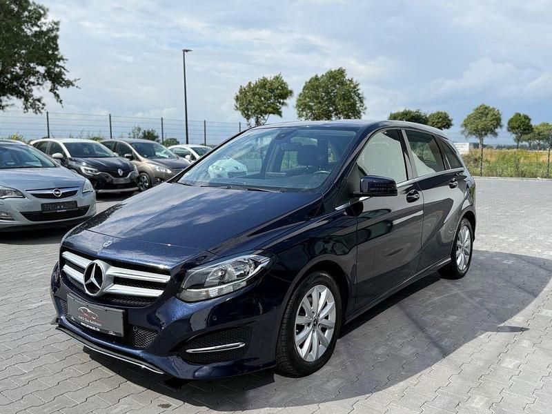 Blau Gebraucht 2018 Mercedes B180 Van / Kleinbus | 12.450 € (Guter Preis) - Bild 1/4