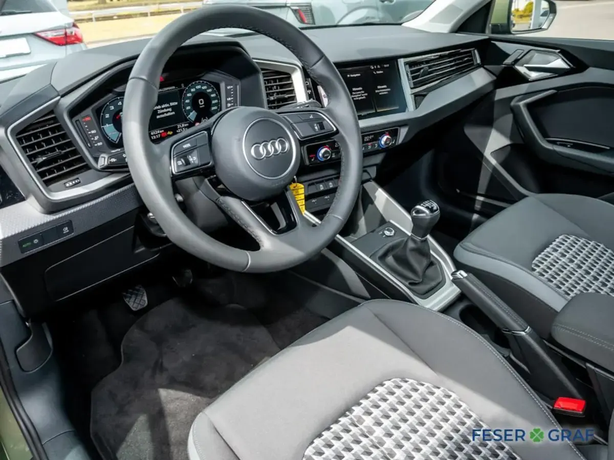 Gebraucht Audi A1 Sportback Sport 116 PS (85 kW) 2025 Distriktgrün metallic Kleinwagen