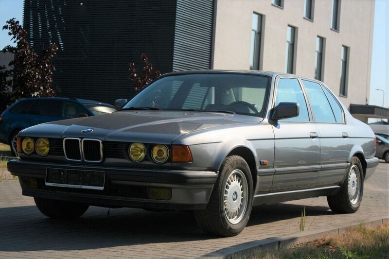 Grau Gebraucht 1991 BMW 730 Limousine | 9.200 € - Bild 1/4