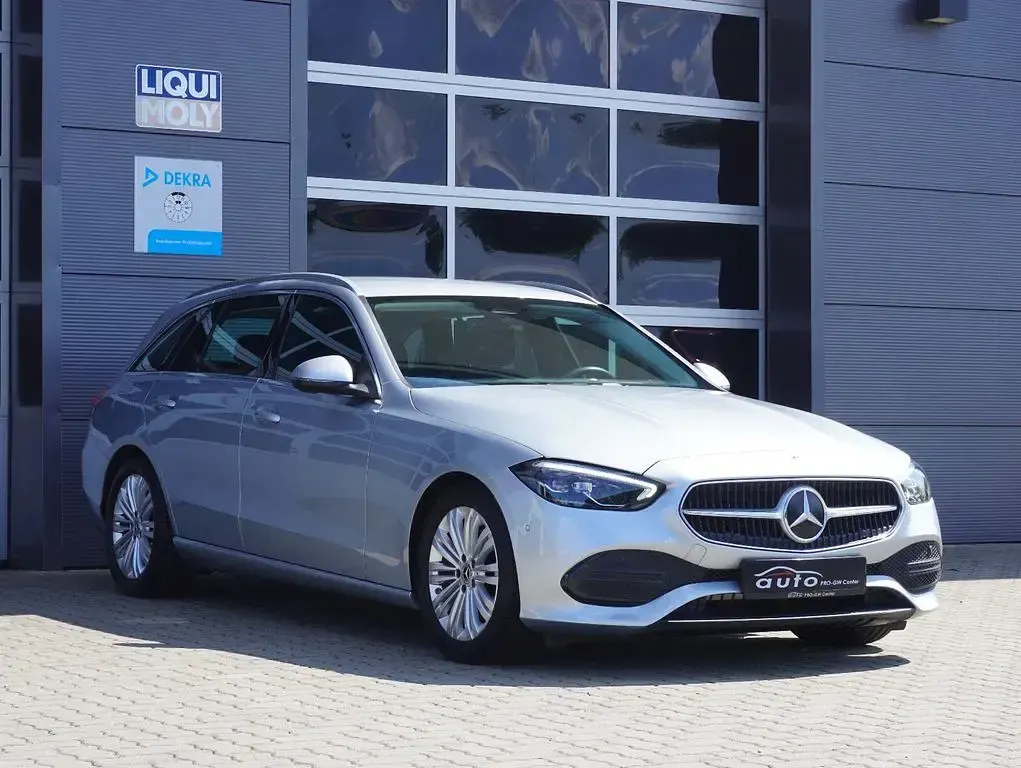 Gebraucht Mercedes C200 163 PS (119 kW) 2023 Silber Limousine