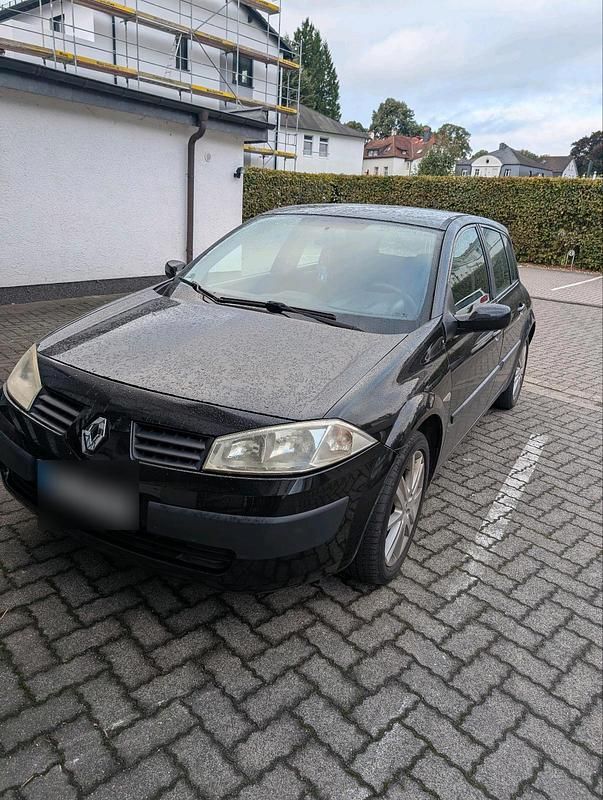 Schwarz Gebraucht 2004 Renault Mégane II Limousine | 1.850 € (Fairer Preis) - Bild 1/4