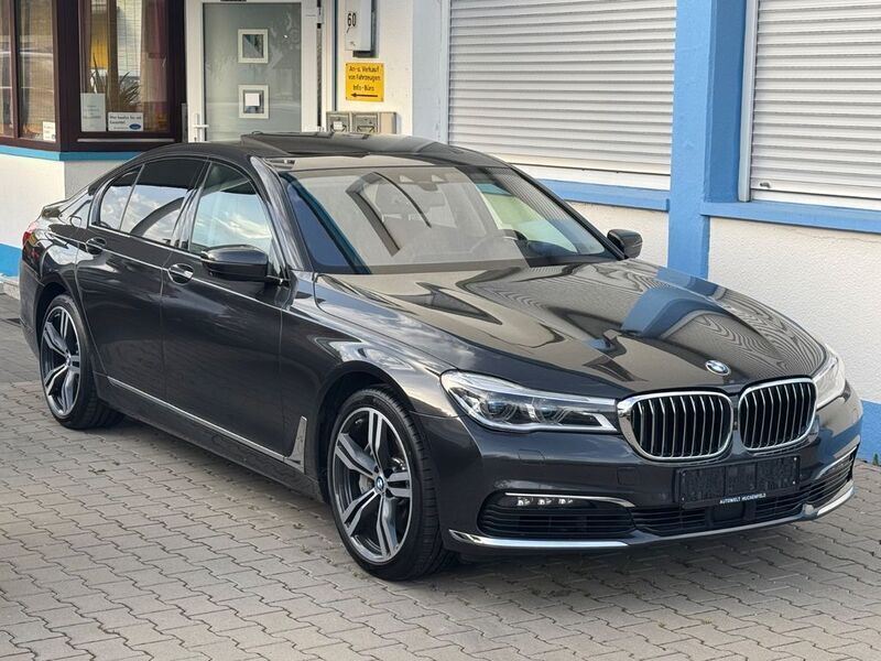 Grau Gebraucht 2018 BMW 750 Sport Line Limousine | 26.880 € (Guter Preis) - Bild 1/4