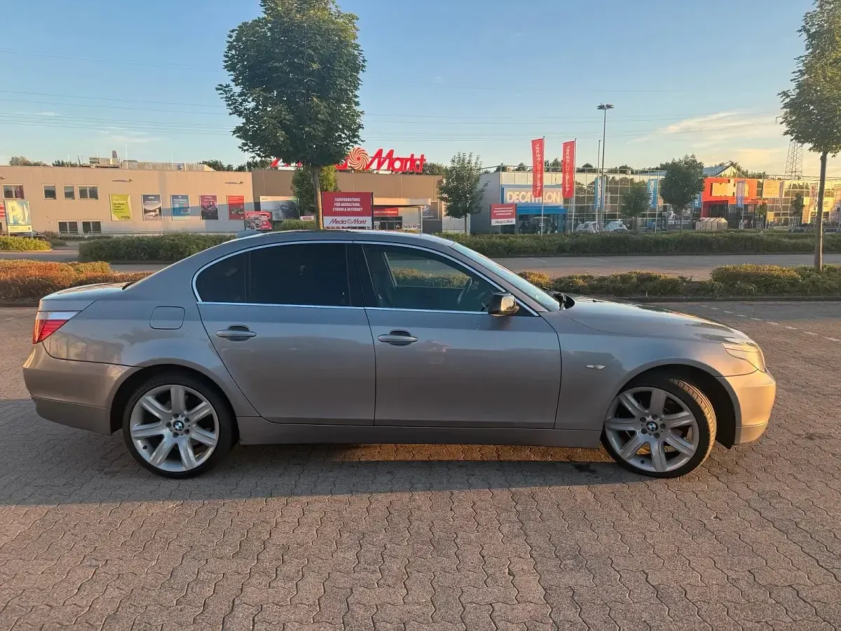 Gebraucht BMW 520 177 PS (130 kW) 2004 Silber Limousine