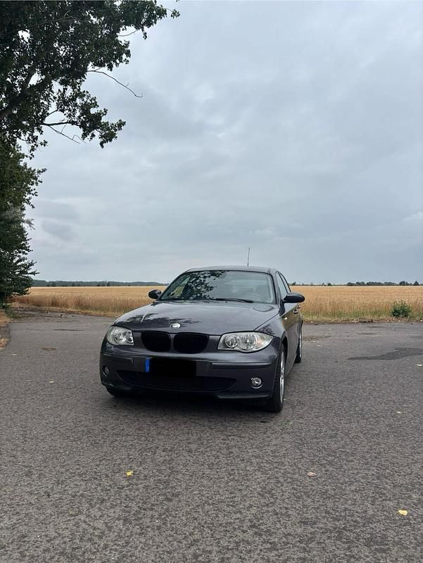 Grau Gebraucht 2004 BMW 116 Kleinwagen | 1.600 € (Guter Preis) - Bild 1/4
