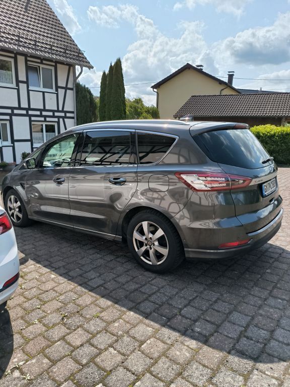 Grau Gebraucht 2020 Ford S-MAX Titanium Van / Kleinbus | 9.500 € (Teuer) - Bild 1/4