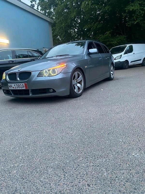 Grau Gebraucht 2005 BMW 525 Kombi | 2.950 € (Teuer) - Bild 1/4