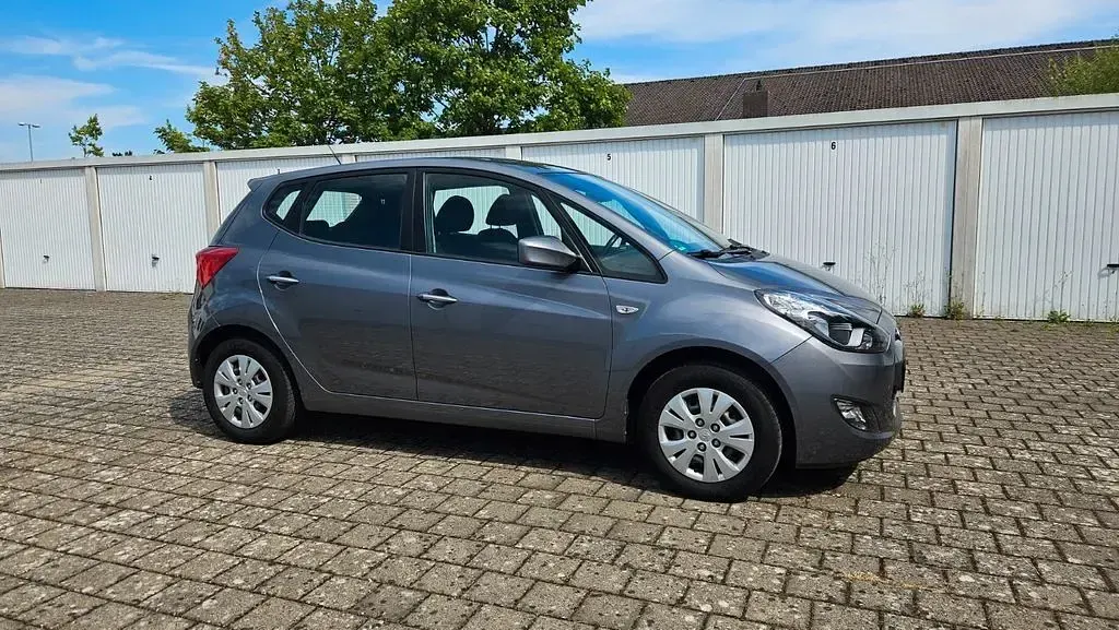Gebraucht Hyundai ix20 Style 90 PS (66 kW) 2014 Silber Kleinwagen