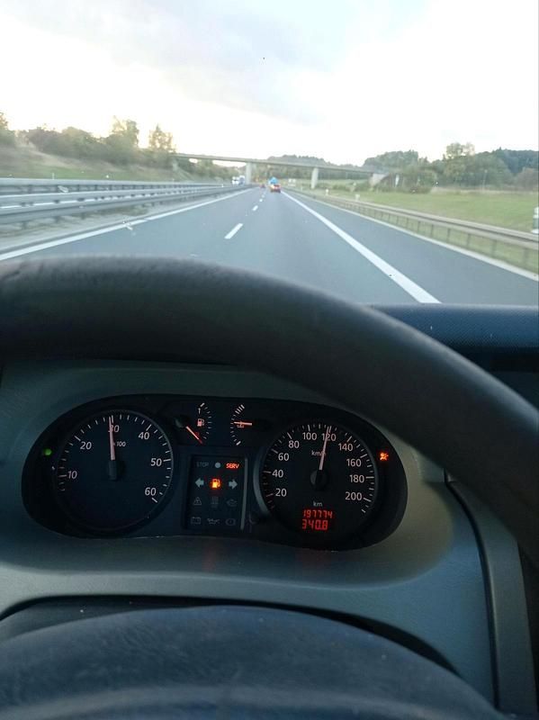 Gebraucht Renault Trafic 165 PS (121 kW) 2003 Weiß Van / Kleinbus