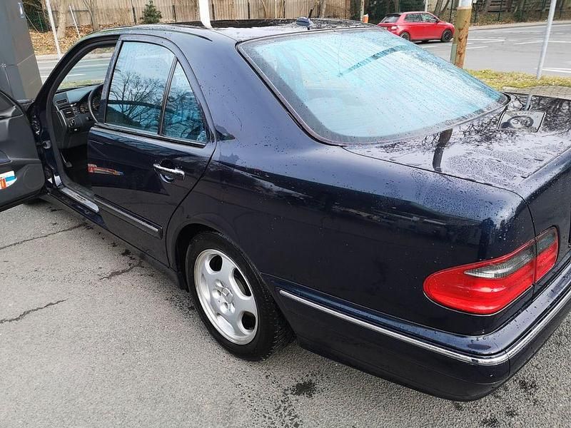 Gebraucht Mercedes E320 Avantgarde 224 PS (164 kW) 2001 Limousine