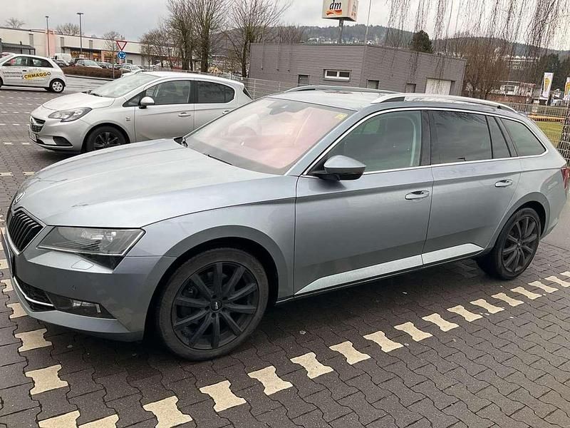 Grau Gebraucht 2017 Skoda Superb Ambition Kombi | 14.000 € (Superpreis) - Bild 1/4