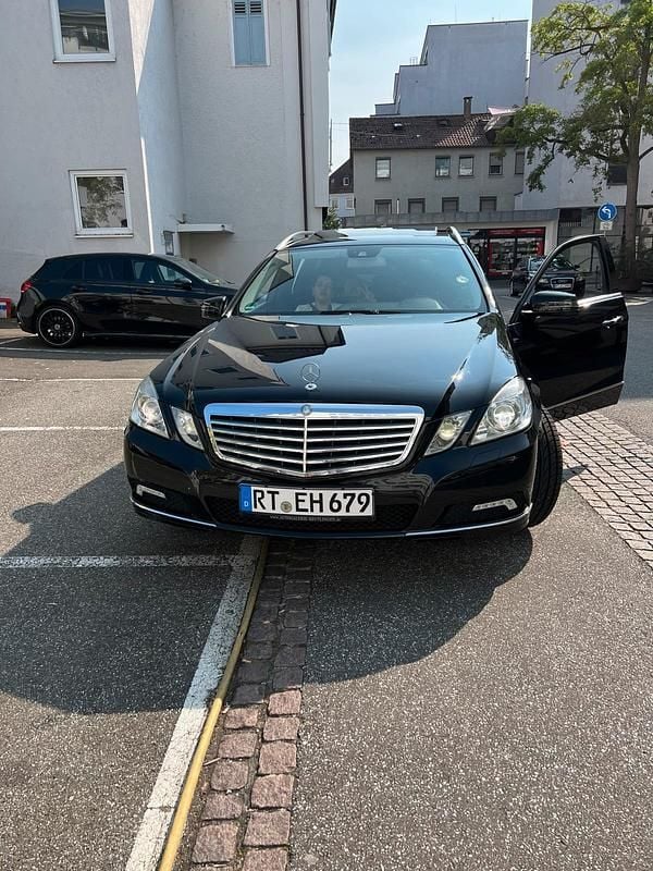 Gebraucht Mercedes E250 204 PS (150 kW) 2010 Schwarz Kombi