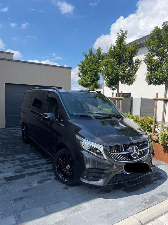 Schwarz Gebraucht 2021 Mercedes 220 Avantgarde Edition Van / Kleinbus | 40.600 € - Bild 1/4