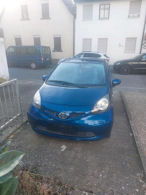 Blau Gebraucht 2007 Toyota Aygo Kleinwagen | 3.299 € (Etwas zu teuer) - Bild 1/4