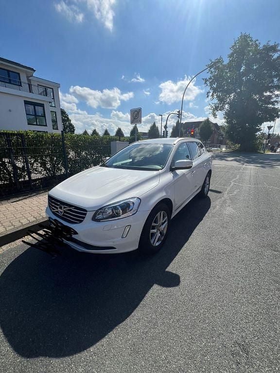 Weiß Gebraucht 2017 Volvo XC60 Summum SUV | 19.999 € (Superpreis) - Bild 1/4