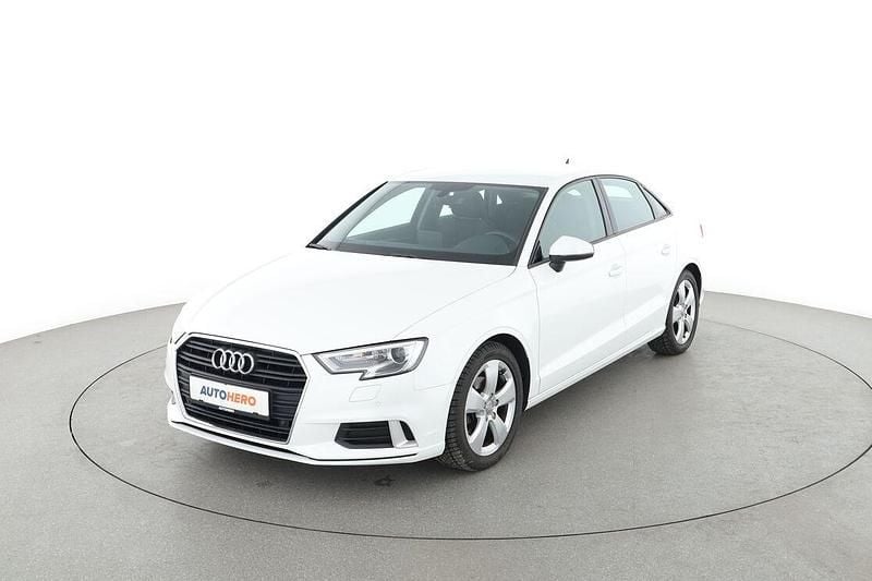 Weiß Gebraucht 2019 Audi A3 Sport Limousine | 21.870 € (Fairer Preis) - Bild 1/3