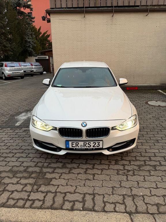 Gebraucht BMW 320 Sport Line 184 PS (135 kW) 2012 Weiß Limousine