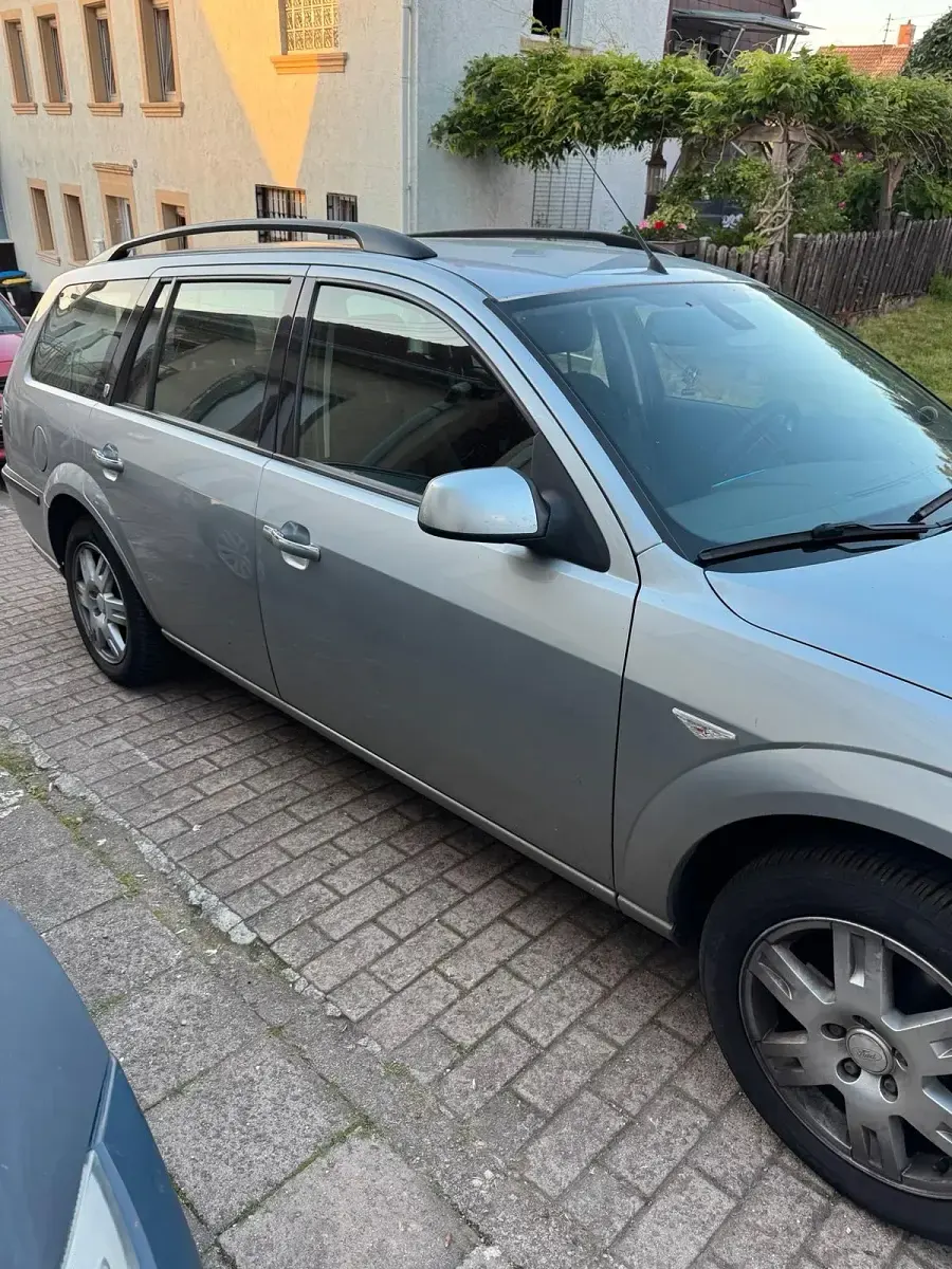 Gebraucht Ford Mondeo 125 PS (91 kW) 2006 Silber Kombi