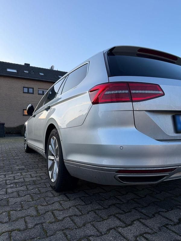 Gebraucht VW Passat Highline 190 PS (139 kW) 2018 Silber Kombi