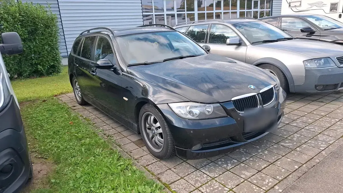 Gebraucht BMW 320 163 PS (119 kW) 2007 Schwarz Limousine